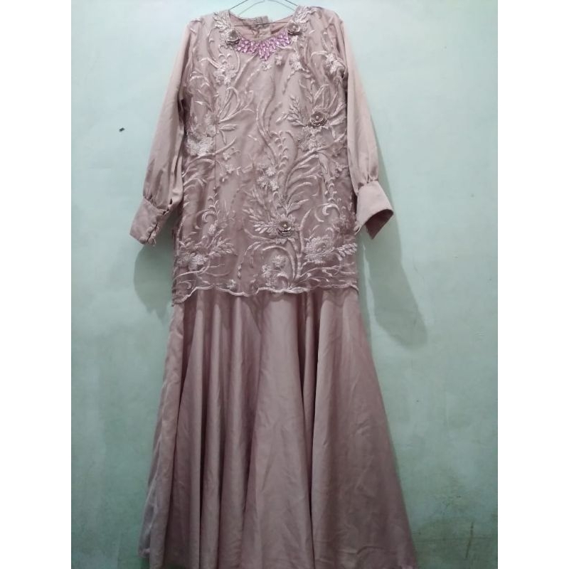 gamis semi brukat