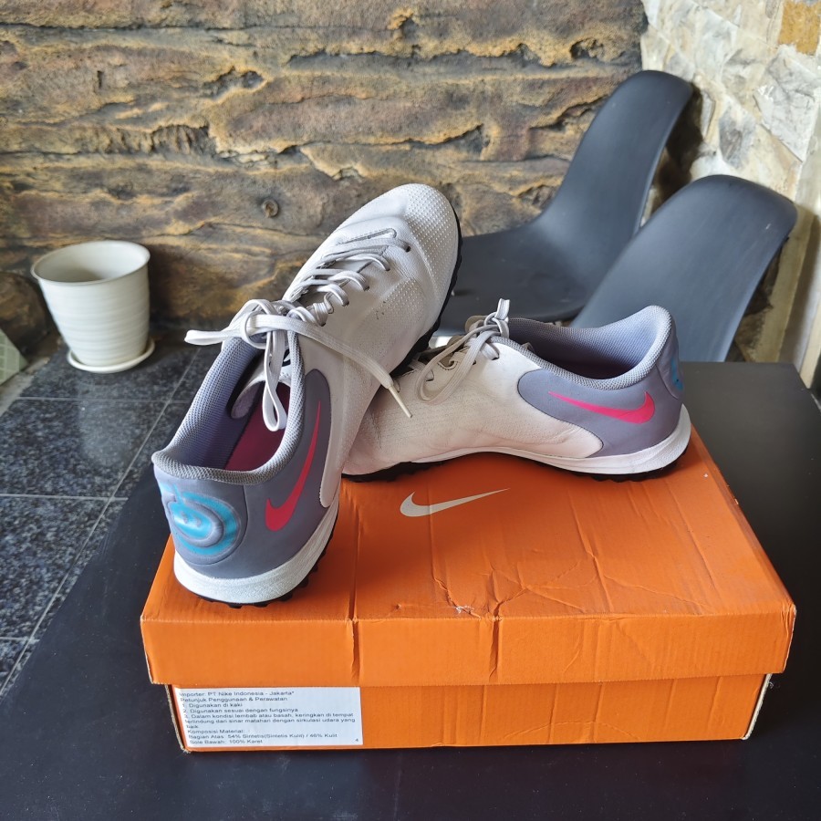 Sepatu Bola Sepatu Futsal Sepatu mini soccer Nike Legend 9 Academy TF Sepatu Lapangan Turf ukuran 44