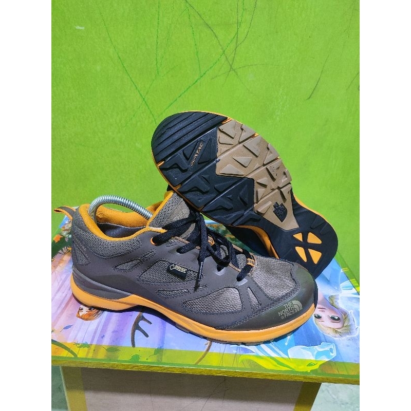 Sepatu Tracking Outdoor TNF Size 42,5 second