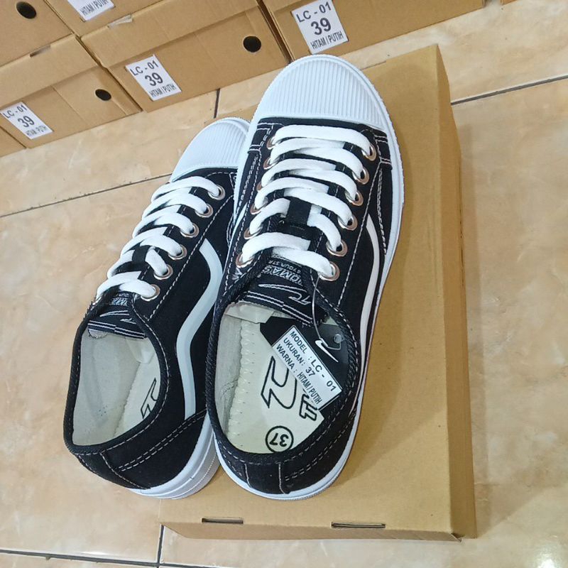 sepatu Thomas LC