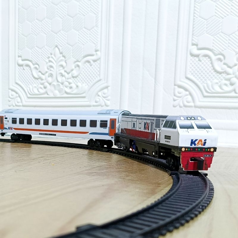 Kereta Api Indonesia Full set Lokomotif Gerbong Rel