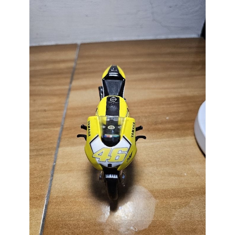 diecast/miniatur maisto yamaha motogp skala 1:18 custom valentino rossi special livery yamaha ex kol