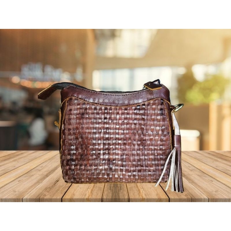 Tas Sling Anyam Kulit Sapi