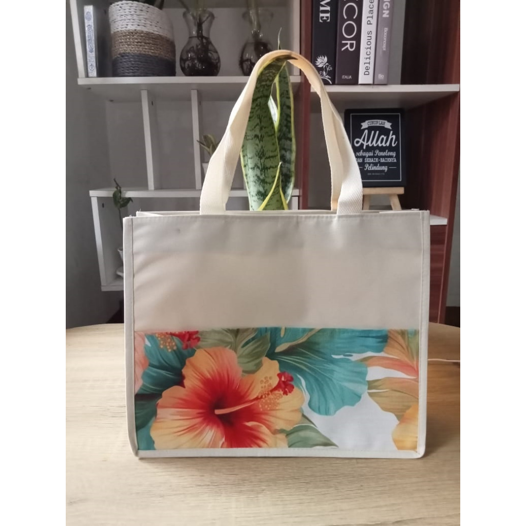 

TAS HAMPERS SOUVENIR MURAH SERBA GUNA KAMPAS MOTIF BUNGA BUNGA 30X12X30 CM