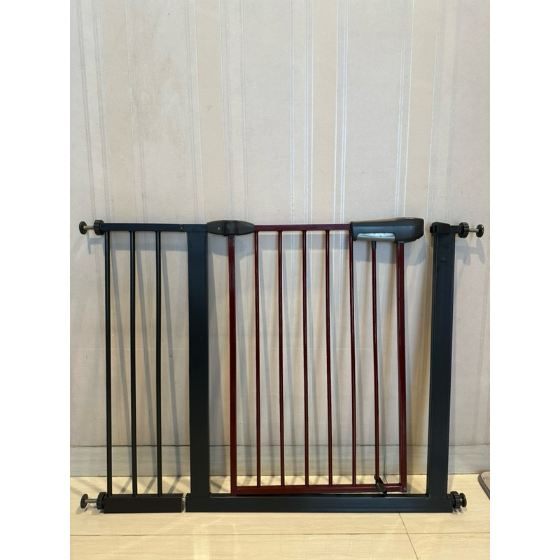 Preloved pagar pengaman bayi / baby safety gate