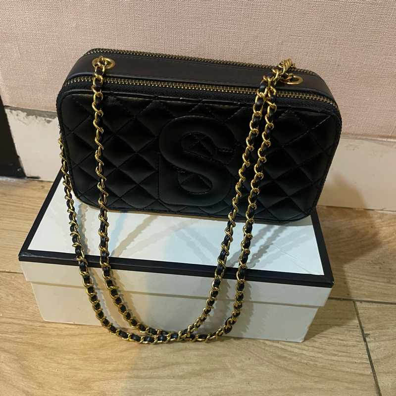 Preloved Defect Yura Bag Buttonscarves