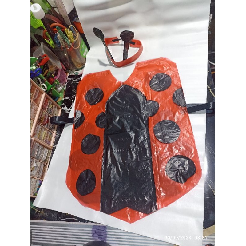 kostum kepik untuk anak laki2,kostum kresek daur ulang,kostum fashion show,kostum karnaval