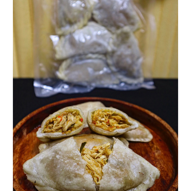 

Cireng Berisi Isi ayam suwir,coklat,usus
