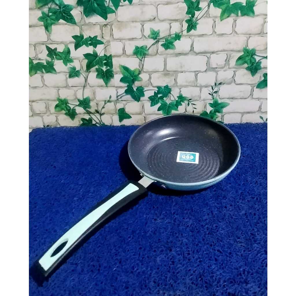 FRYPAN COLOR XYT3 20 UGO/WAJAN TEFLON OGO UK 20 MASAK / TUMIS / OSENG / TEFLON UGO 20 CM / TEFLON WA
