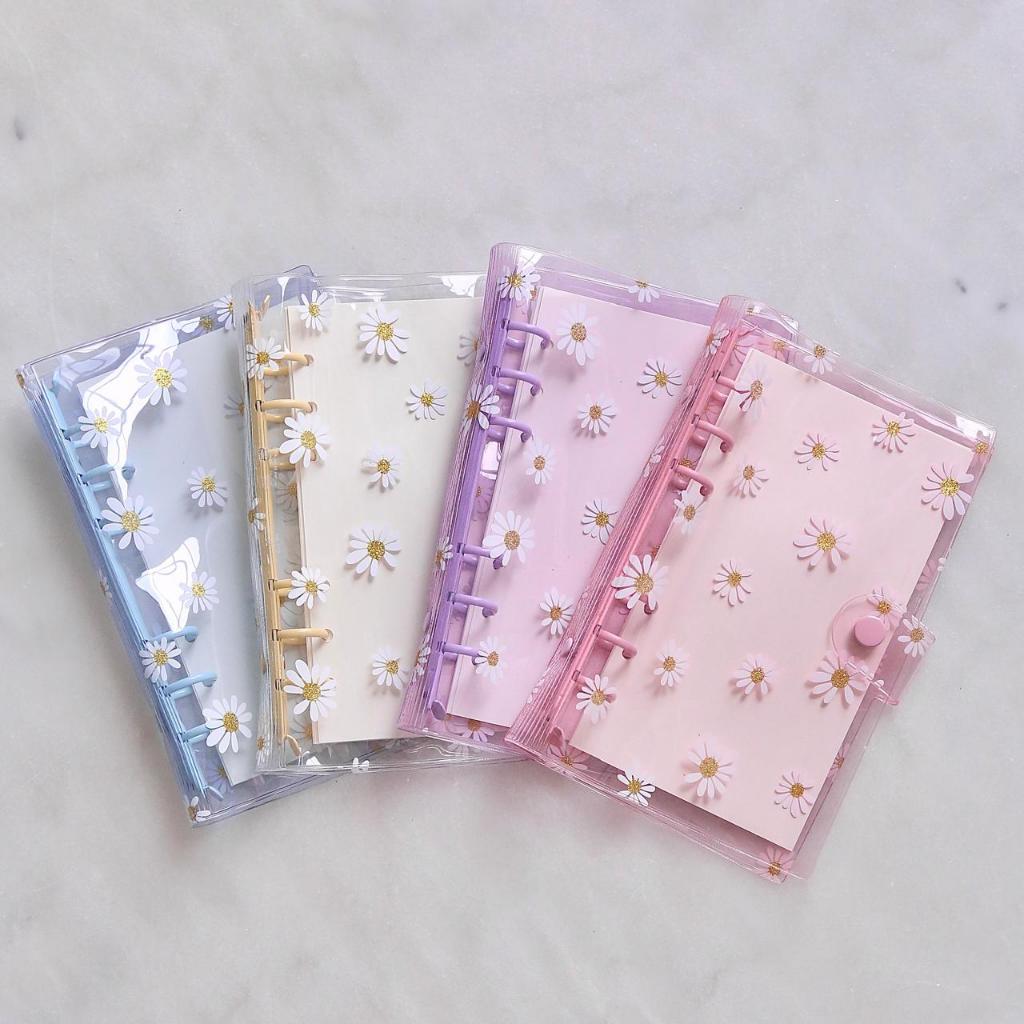 

Binder Bahan PVC Ring Warna Pastel A6 - Binder Warna Transparan Motif Daisy Binder A6 Daisy 6 Ring (Thahanscorner)