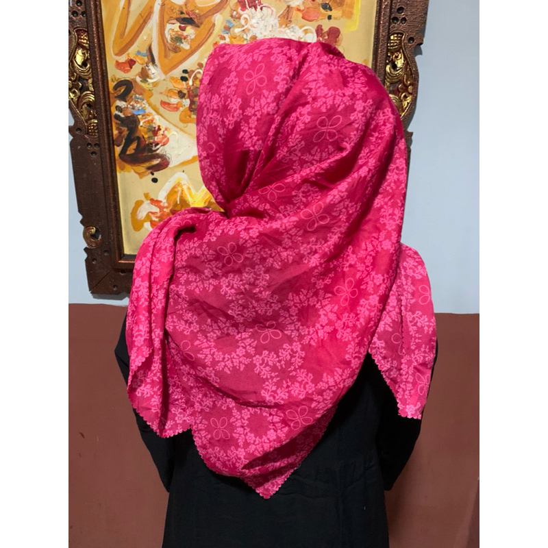 hijab jilbab kerudung segi empat motif terbaru voal premium lasercut 115x115 warna fucia/pink Fanta