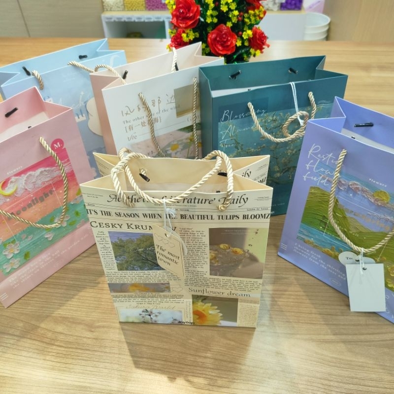 

Paper Bag / Gift Bag Bunga (M) 195x95x245