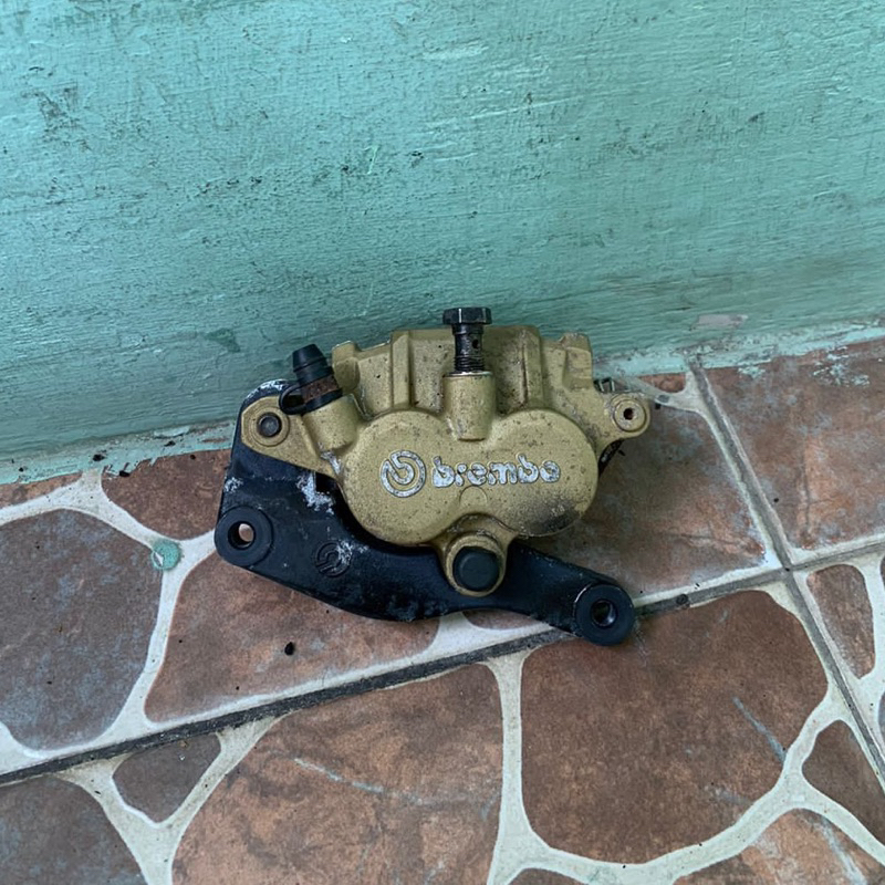 Kaliper kiri axial Brembo