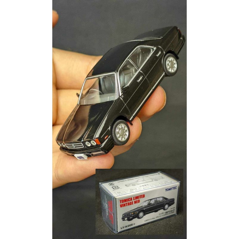 Tomica Limited Vintage Neo Nissan Cedric GT