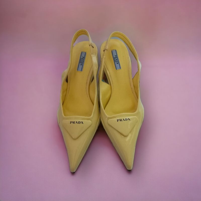 Sepatu Prada Triangle