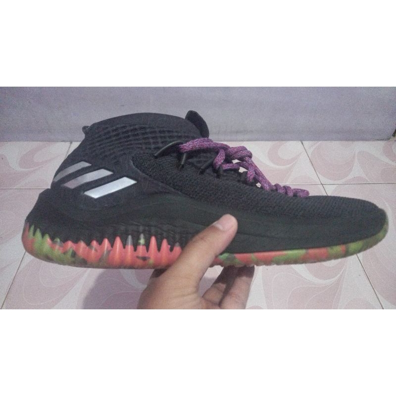Sepatu Basket Adidas Dame 4, Size 42⅔