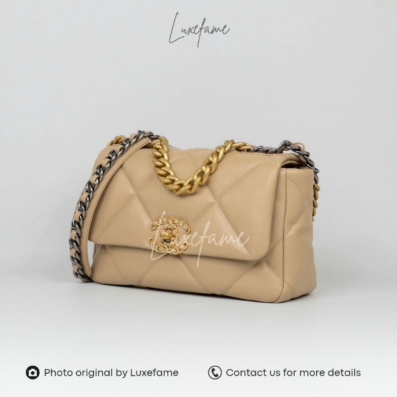 19 Medium Flap Bag VVIP Lambskin Beige GHW
