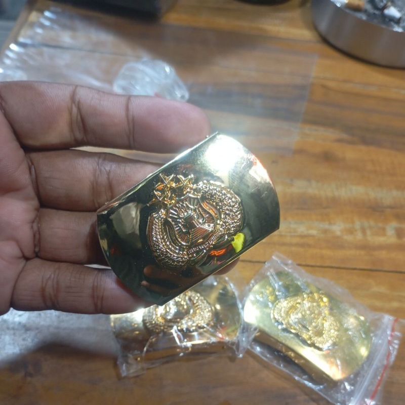 kepala sabuk PDH jatah polri , kepala sabuk polri bahan tebah warna kuning gold
