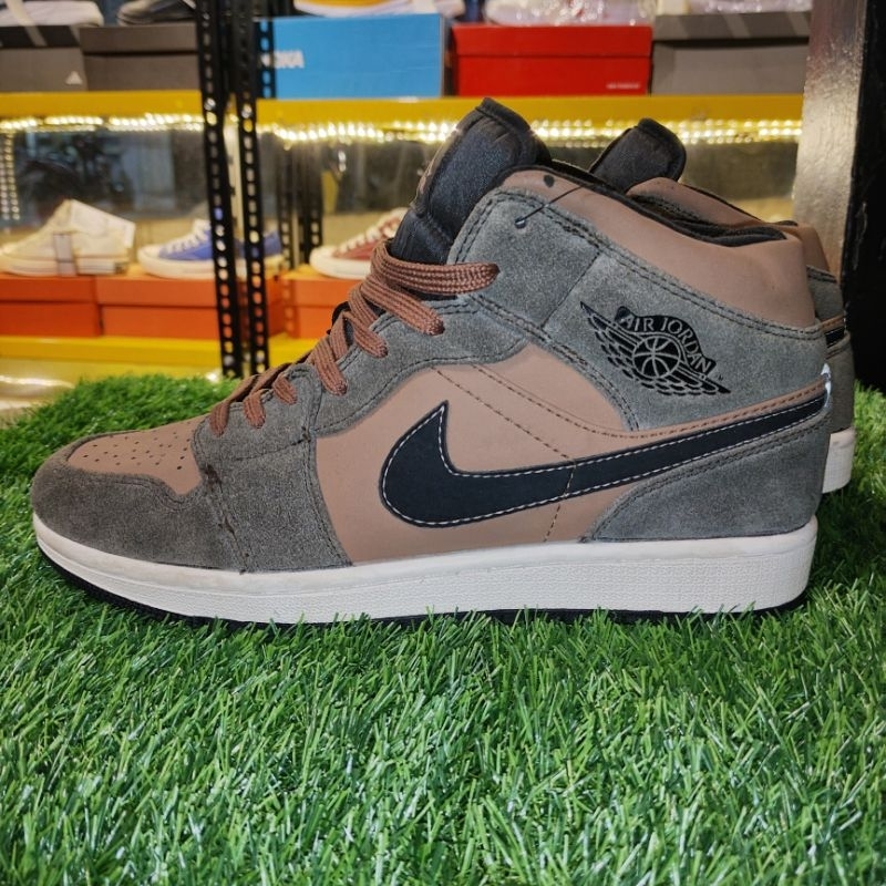 Nike Air Jordan 1 mid dark chocolate