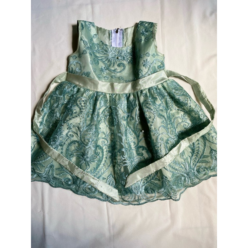 Gaun anak perempuan hijau sage