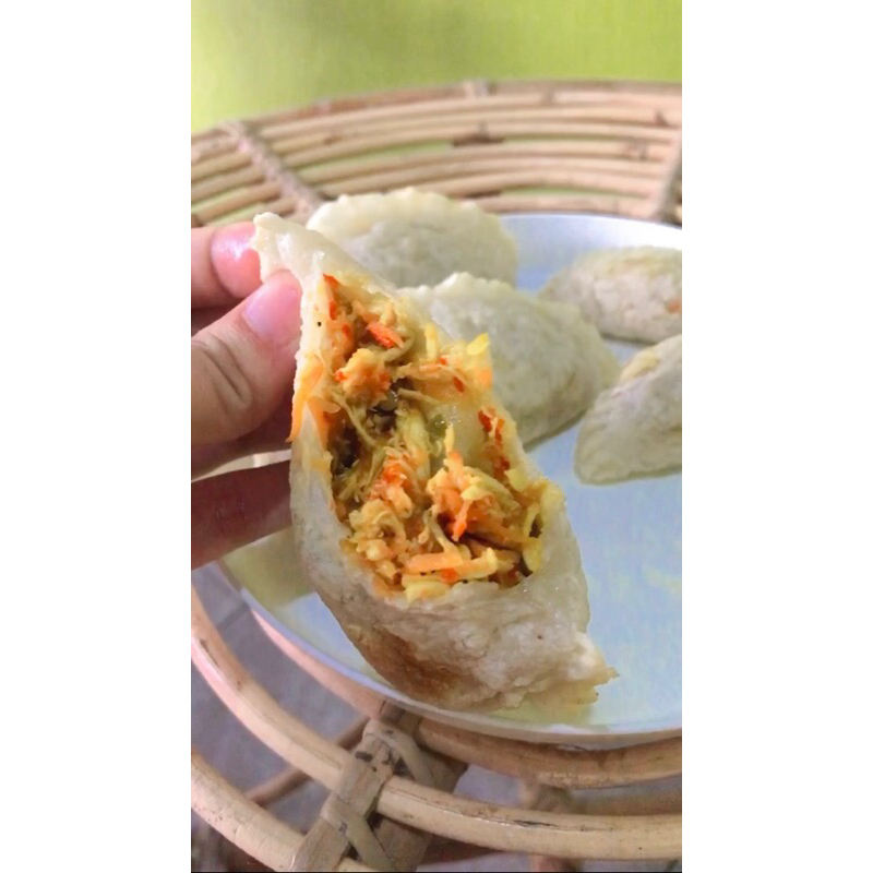 

Cireng isi Ayam suir pedas daun jeruk