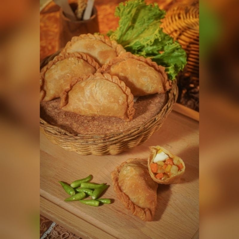 

Pastel Telur Sayur isi 7 (plus sambal kacang & rawit ijo)