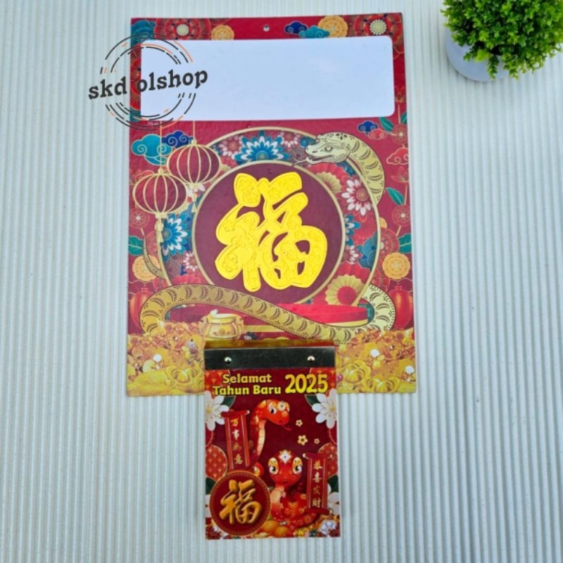 

satu shet kalender harian 2025 lokal MJ sedang+papan gantungan shio ular MJ 2025