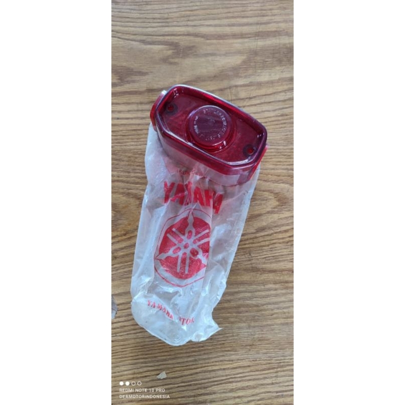MIKA LAMPU BELAKANG / MIKA BOL BELAKANG / MIKA STOP LAMP YAMAHA RS 100 , V75 BARU NOS