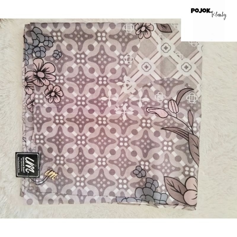 Jilbab segi empat Umama