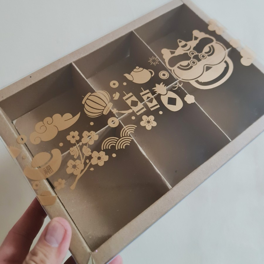 

5 Pcs Dus Mika Motif Imlek Fruitpie Packaging Eggtart Sekat 6 Cokelat Ukuran 7.5 x 7.5 x 4.5 cm