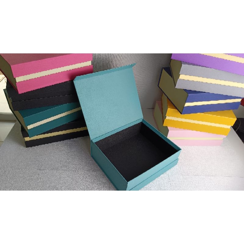 

HARDBOX- HARDBOX BESAR- BOX HAMPERS - KOTAK KADO ukuran 30 cm x 25 cm x 10 cm