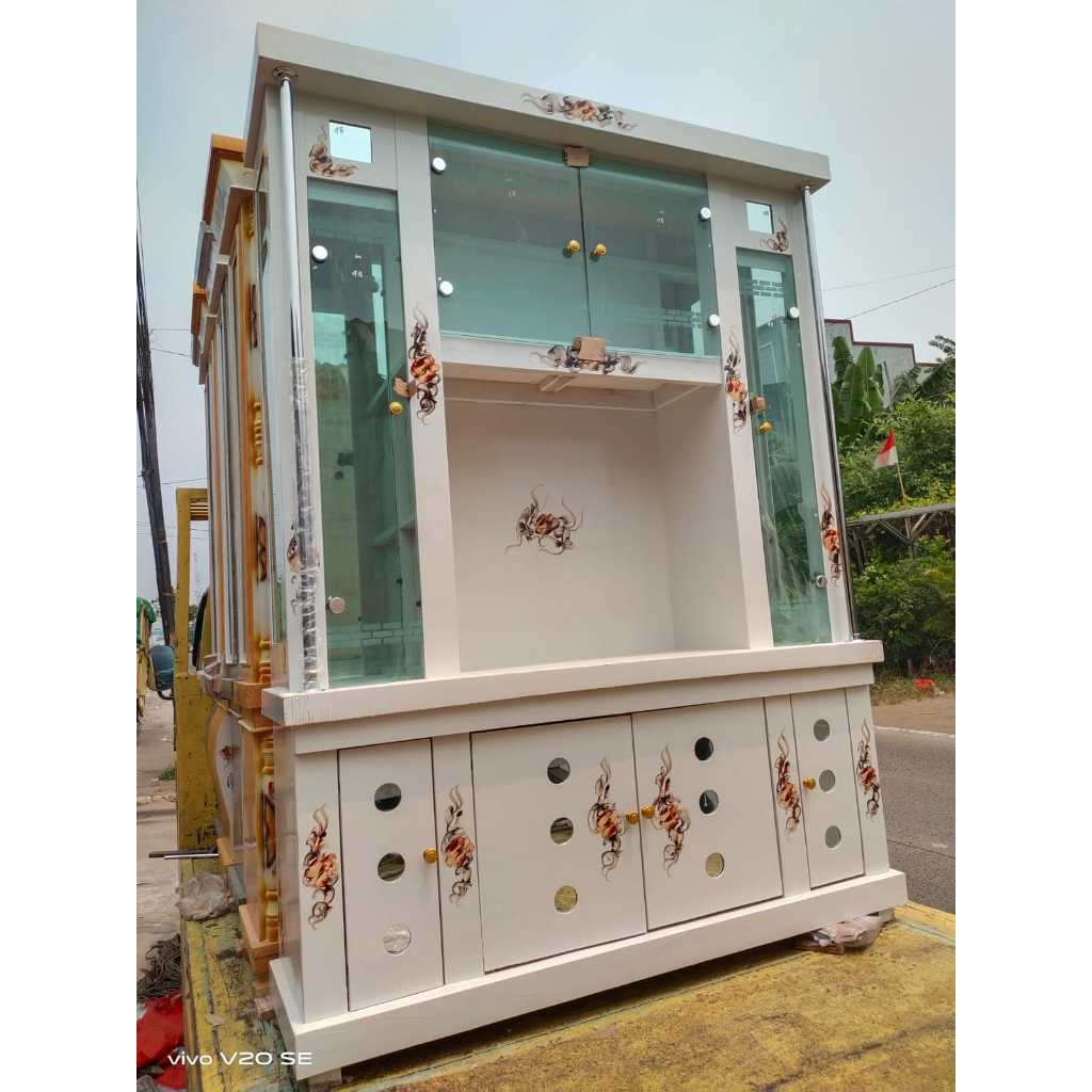 Bufet Pajangan Crystal Kristal Wush / Pajangan Tv Kaca / Lemari Tv Kristal 4 Pintu Rata