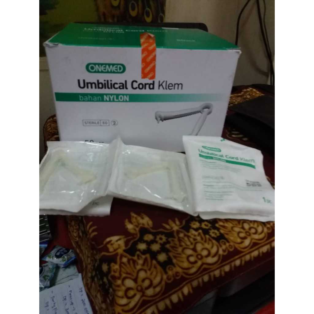 Umbilical Cord Klem bahan Nylon/Klem Tali Pusar Umbilical Cord Nylon OneMed Box isi 50 Pcs