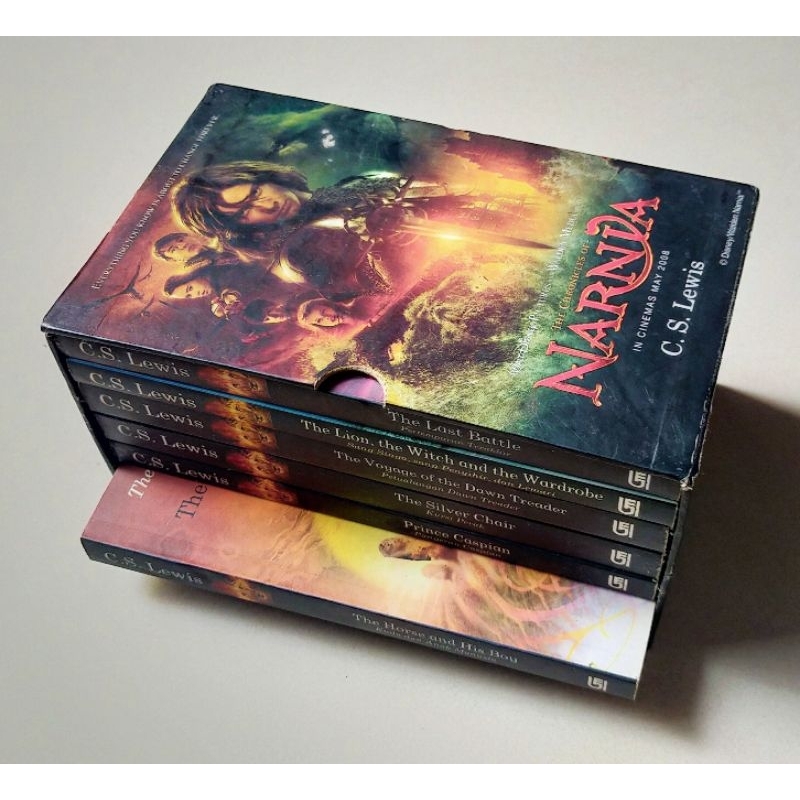 Set Narnia 7 buku preloved with Box / original Gramedia, Bhs Indonesia
