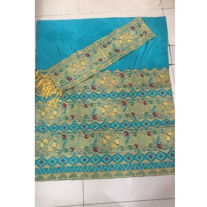 tapis bordir motif melati biru