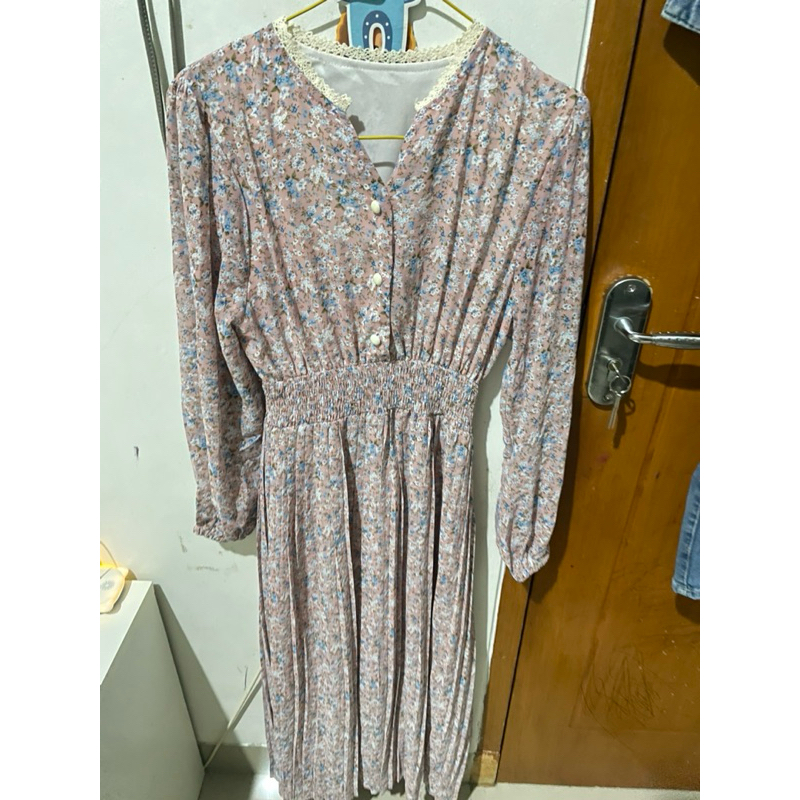 dress plisket bunga