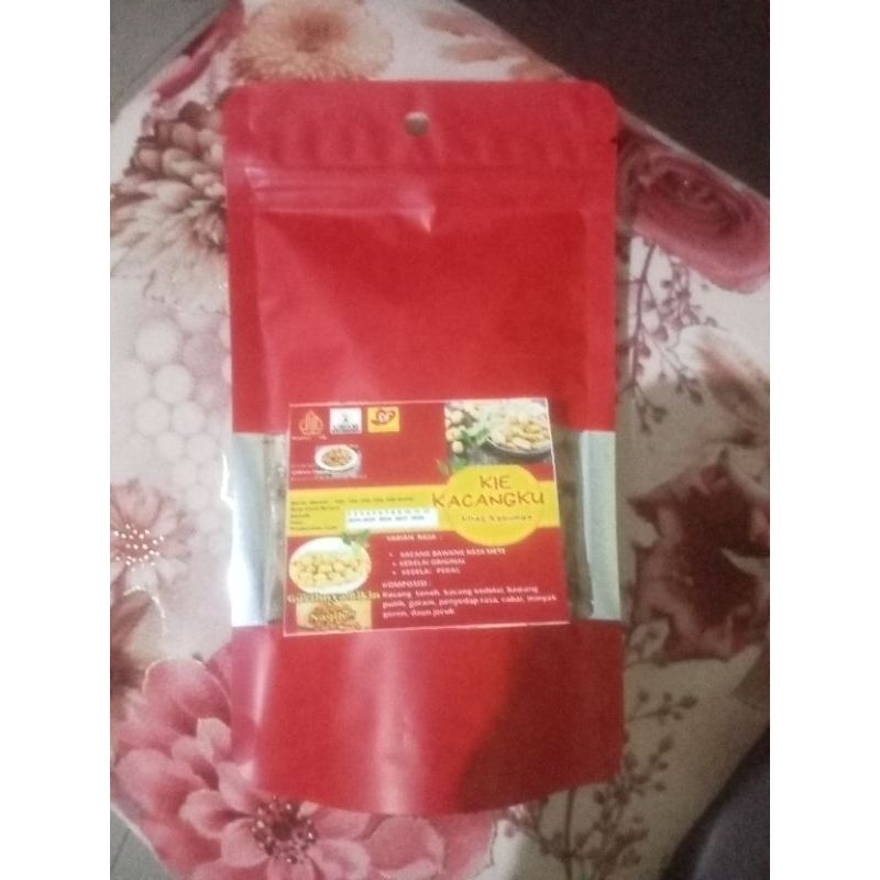 

Kie Kacangku,Kacang Bawang Rasa Mete Daun Jeruk, Kedelai Original, Kedelai Pedas