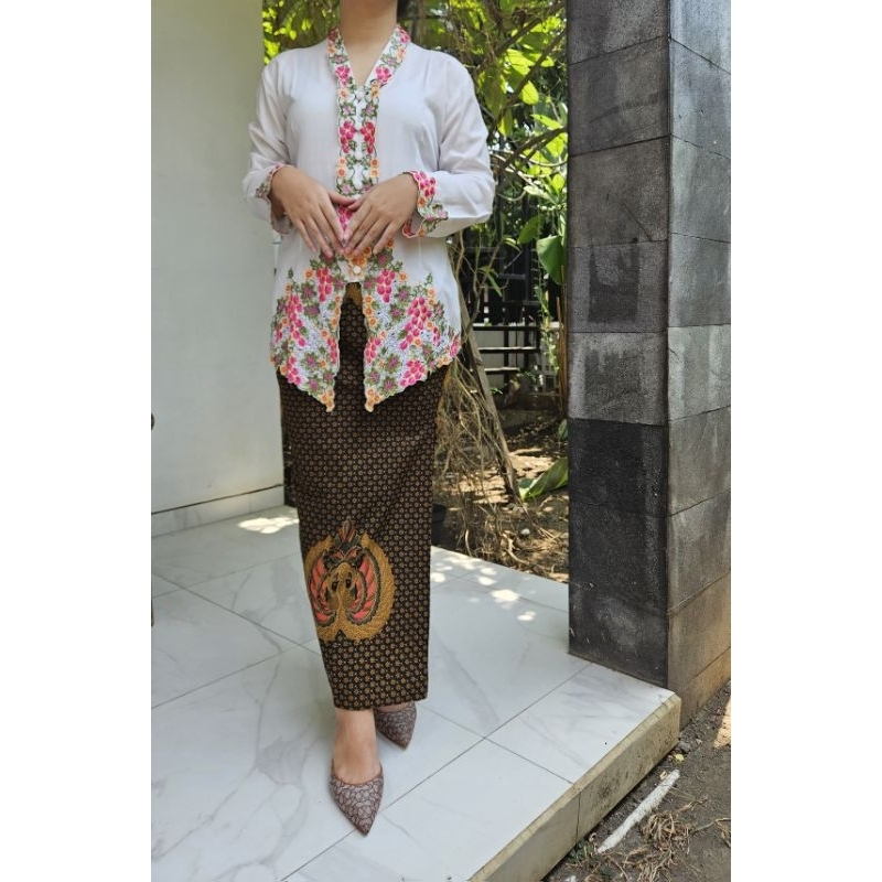 SEWA Kebaya Encim+ Rok batik