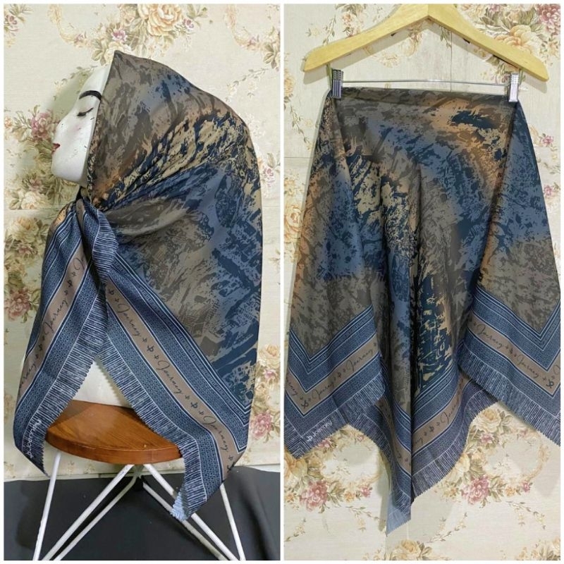 HIJAB SEGI EMPAT VOAL MOTIF SUBLIME KODE 310 ABSTRAK HITAM GOLD