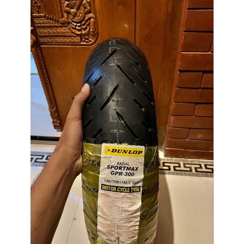 BAN SALE DUNLOP SPORTMAX GPR300 140 70 R17 SOFCOMPOUN 140/70-17