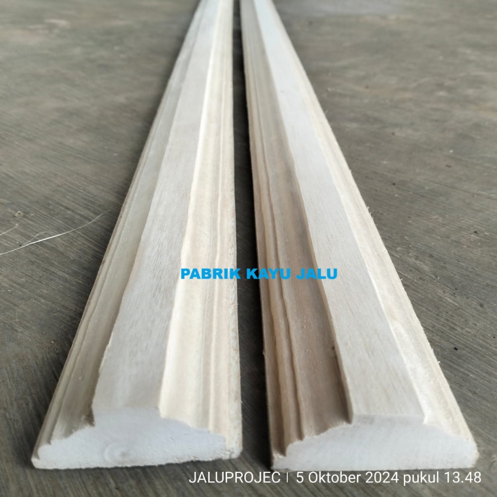 List Profil Kayu Wall Moulding Wall Panel Kayu Tebel  2 cm Lebar 5 cm Panjang 2 Meter