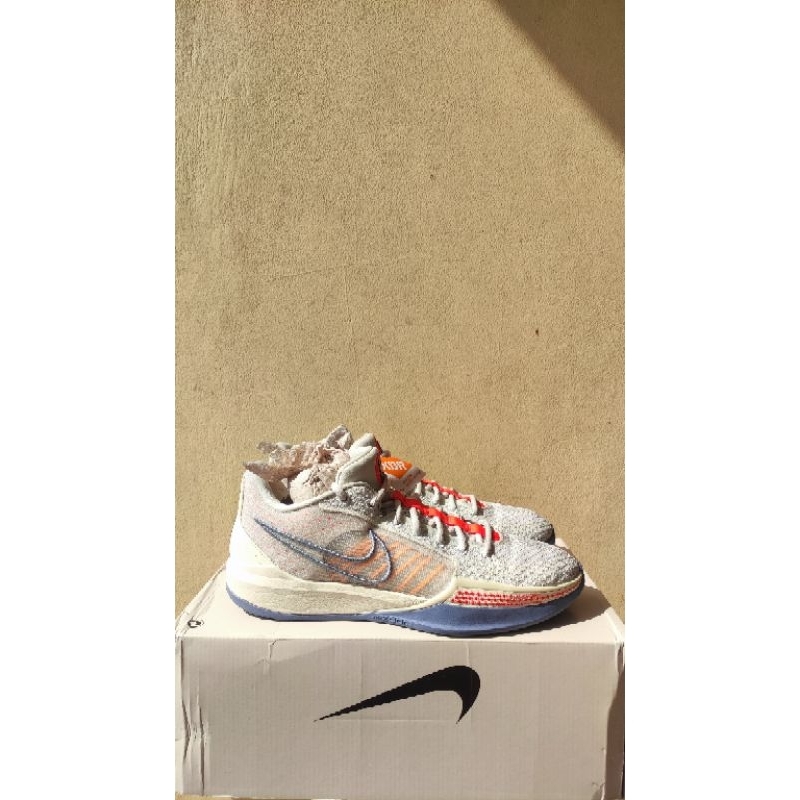 Sepatu Basket Nike Sabrina 1 Grounded