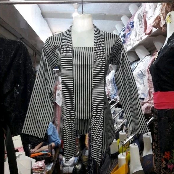 Kebaya lurik katun primisima warna hitam putih