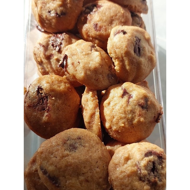 

Chruncy Chocolate Chip Cookies #callebaut