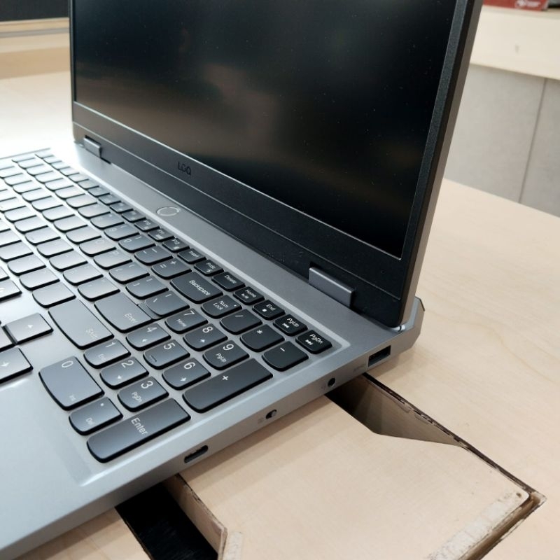 LENOVO LOQ 15IAX9