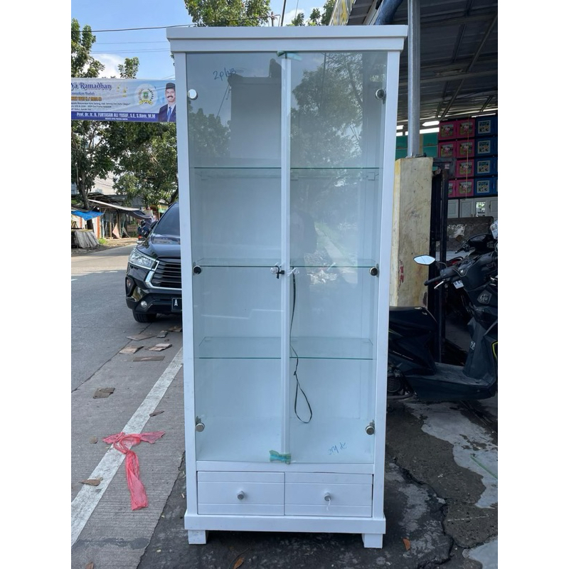 Lemari Tas / Lemari Tas LED