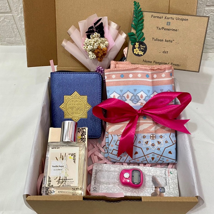 Super Model  AraliaHampers Sajadah Kado Ulang tahun cewek Kado ulang tahun cowok Hampers wisuda Hamp