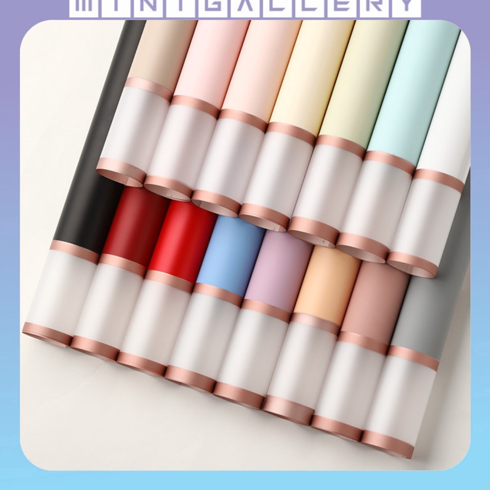 

Ready Irit 2 LEMBAR Kertas Buket Bunga Cellophane Flower Wrapping Paper Double Frame List Gold KB6132