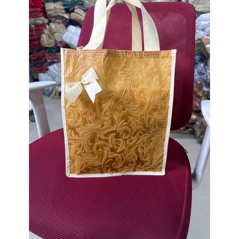 

LUSIN 12 BIJI TAS HAJATAN NASI EMBOS KOMBINASI SIZE 22x22x3