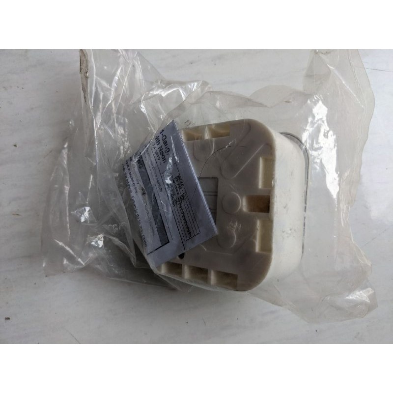 Stop kontak untuk peralatan listrik AC  Bisa untuk semua merk AC  Merk Panasonic SNI  Dapat 1 set : 